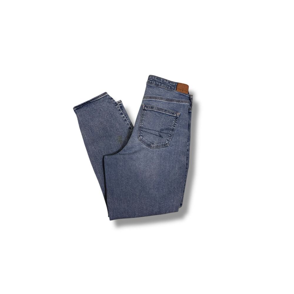 American Eagle Strigid ripped high rise mom jean in Blown Out Blue - Picture 5 of 9